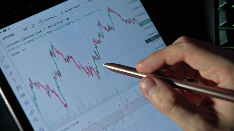 ВЭБ предложила ради эксперимента разрешить подросткам торговать на бирже
