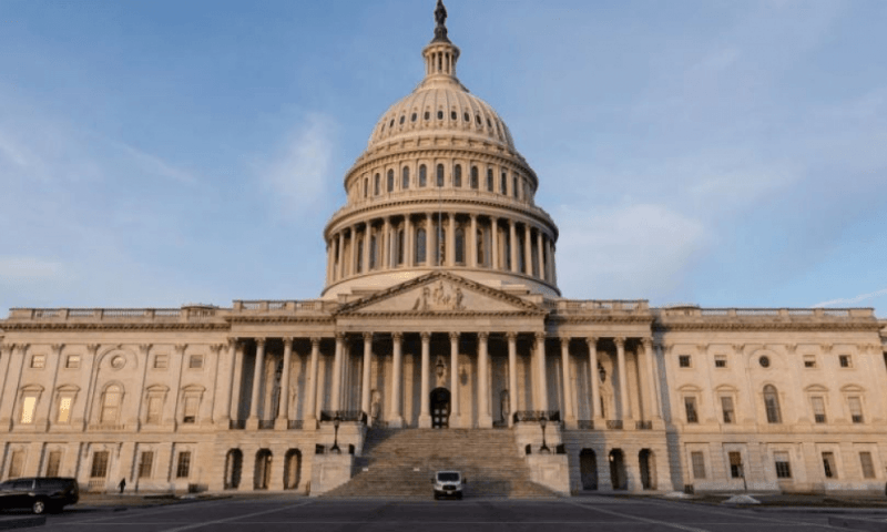 Сенаторы пытаются продвинуть застопорившийся Clarity Act, достигнув компромисса по доходности стейблкоинов