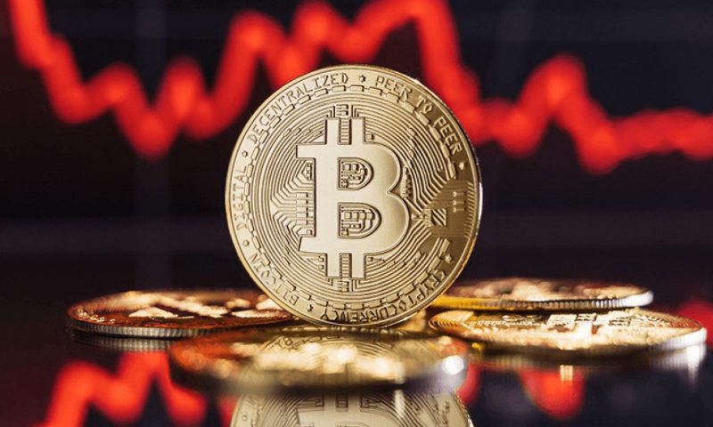 Биткоин теряет 000, Ethereum и Solana падают, поскольку противостояние в Ормузе поднимает нефть до 3-недельного максимума