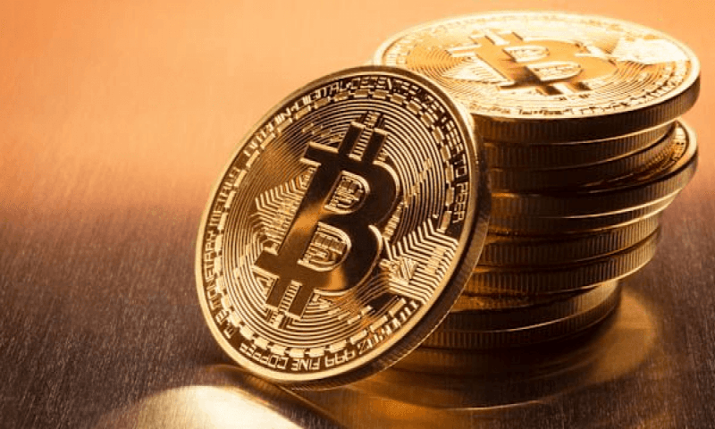 Биткоин удерживается на уровне  500, поскольку Трамп сигнализирует о возможности прекращения войны с Ираном