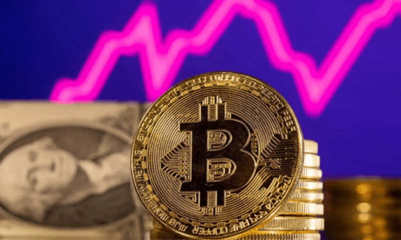 Биткоин упал ниже  000 после того, как удары США по Ирану спровоцировали ликвидацию активов на сумму  млрд